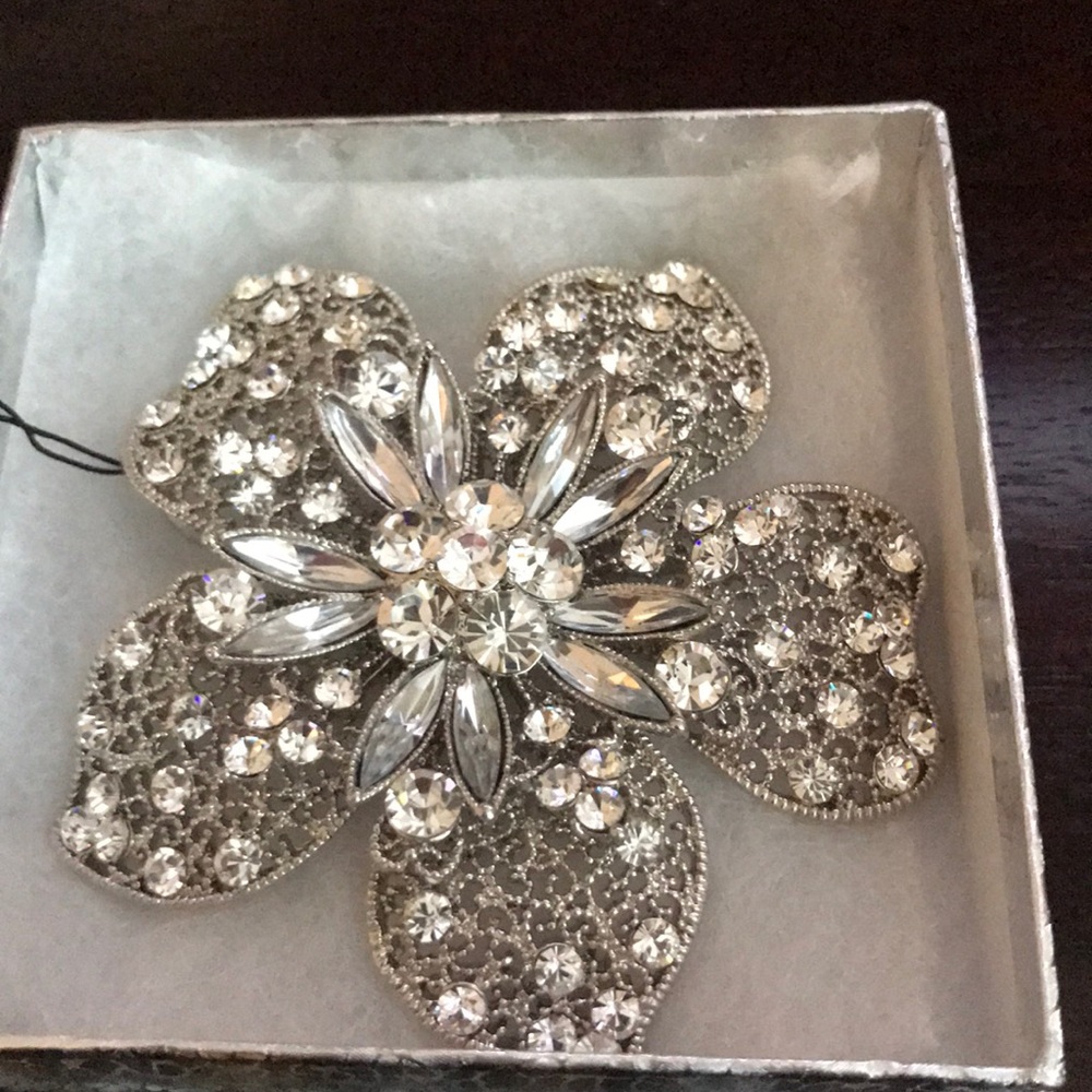 Statement Pin